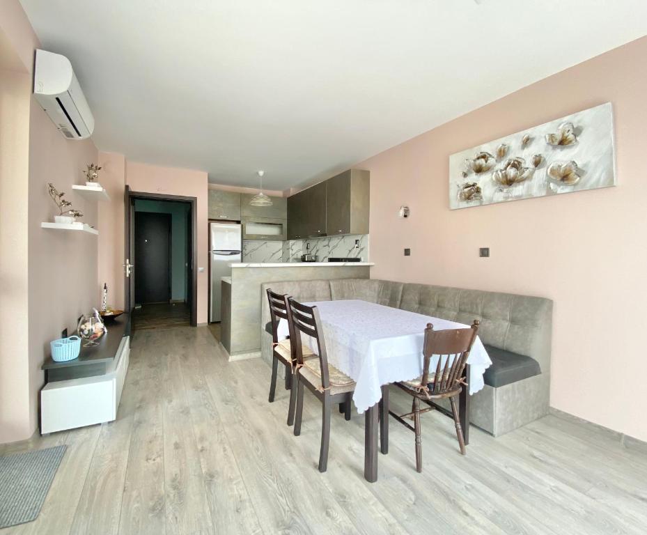 Kuchyň nebo kuchyňský kout v ubytování Bright apartment for 5 guests with free parking
