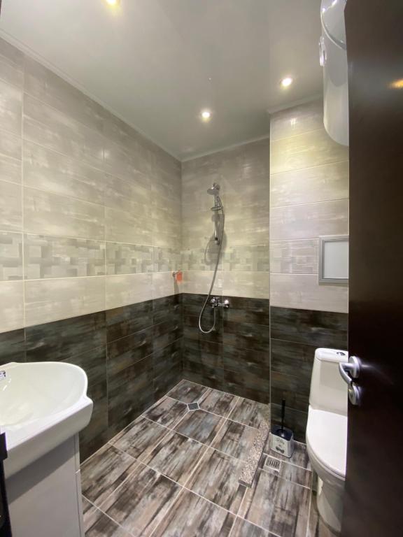 Koupelna v ubytování Bright apartment for 5 guests with free parking