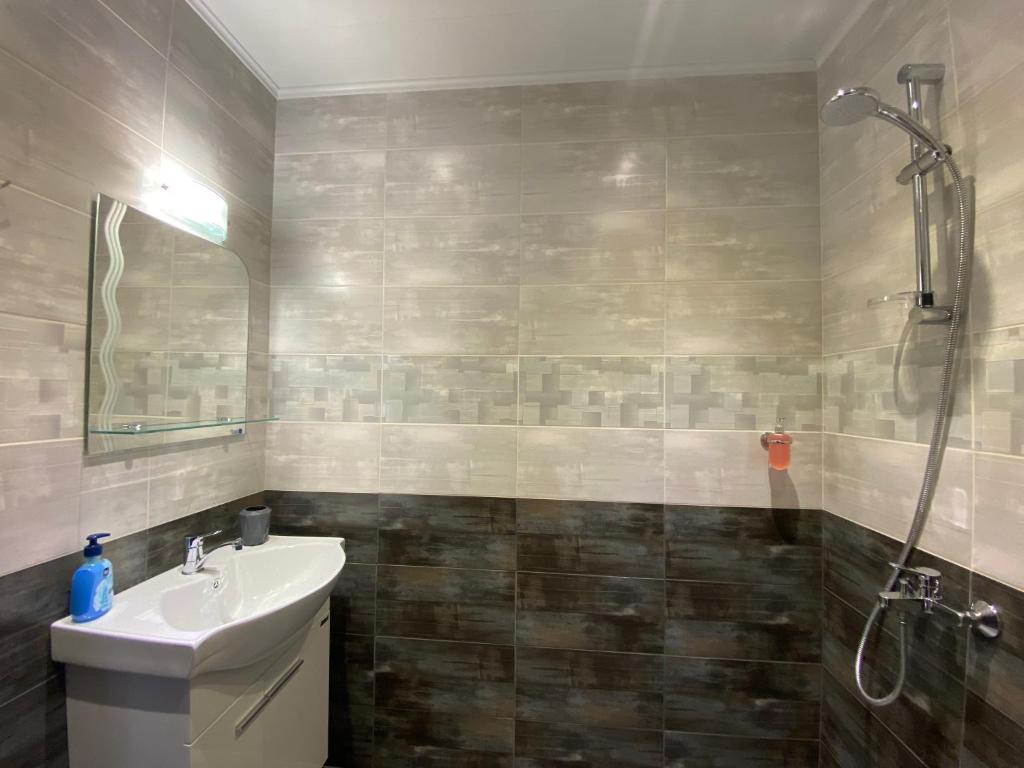 Koupelna v ubytování Bright apartment for 5 guests with free parking