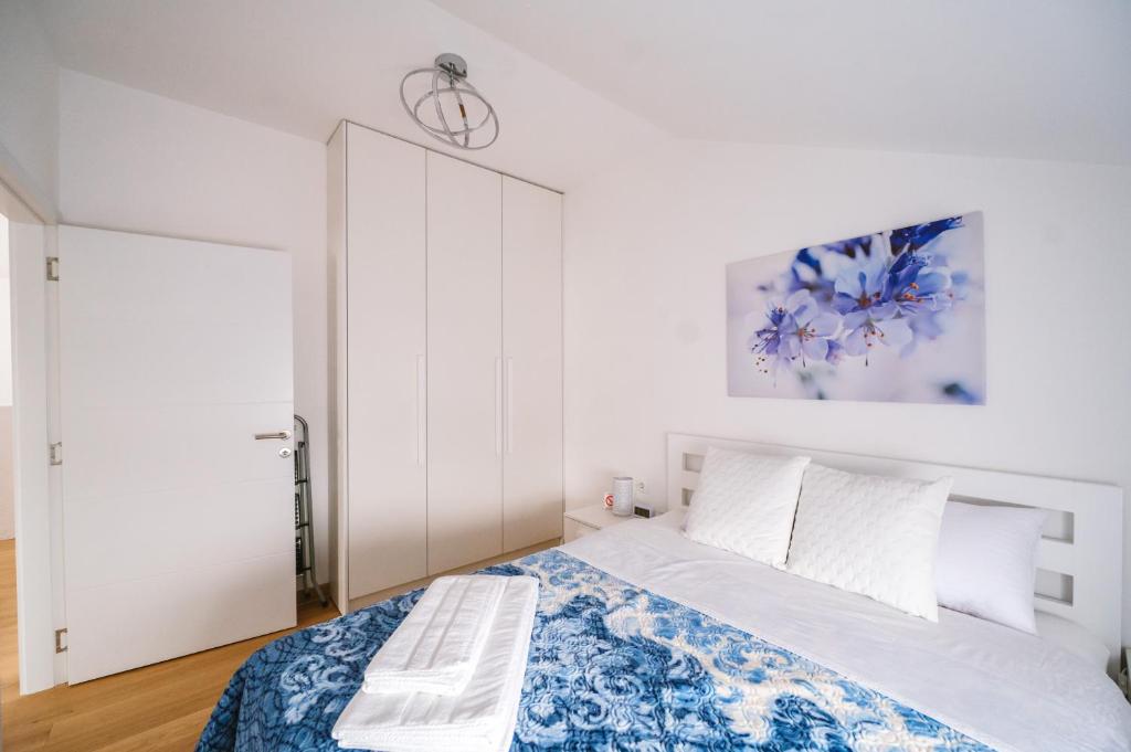 Postel nebo postele na pokoji v ubytování Mikonos apartman