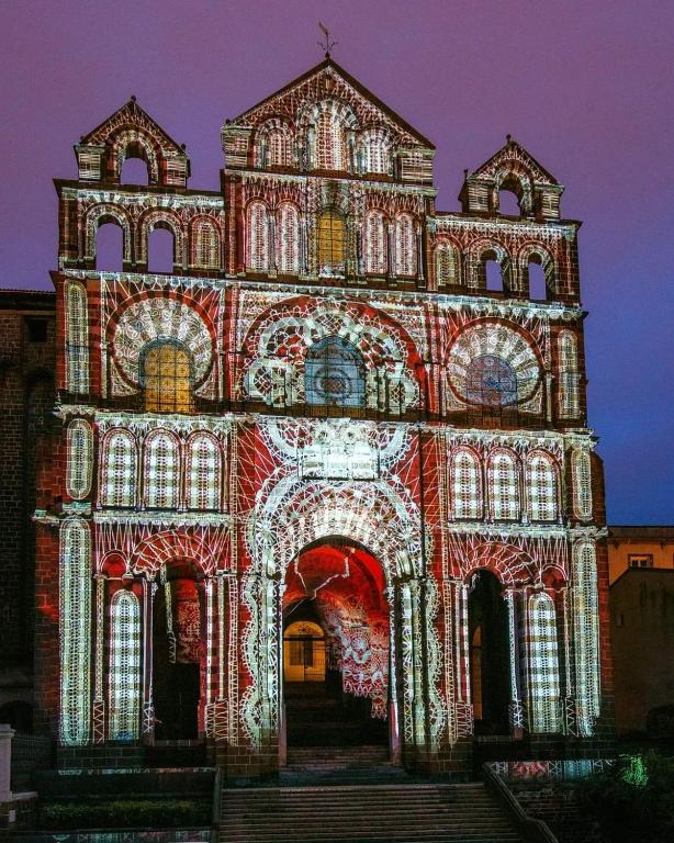 Fotografia z galérie ubytovania Le Raphaël centre historique v destinácii Le Puy en Velay