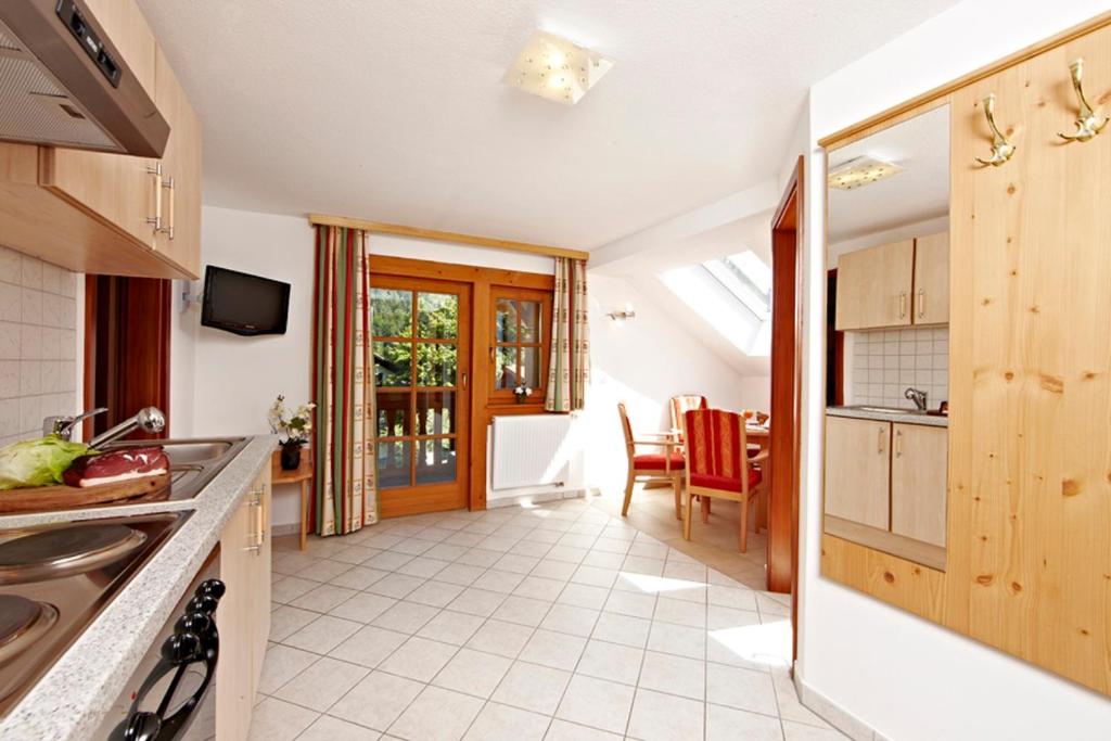 Kuchyň nebo kuchyňský kout v ubytování Hotel Alpspitz B&B