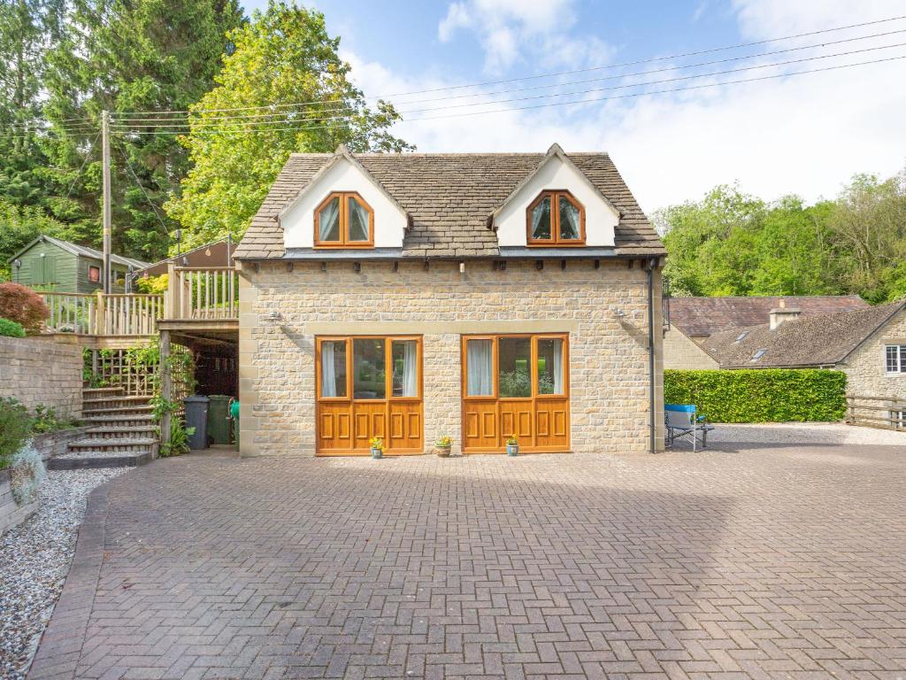 a house with a brick driveway in front of it at Beeches Studio in Great Witcombe