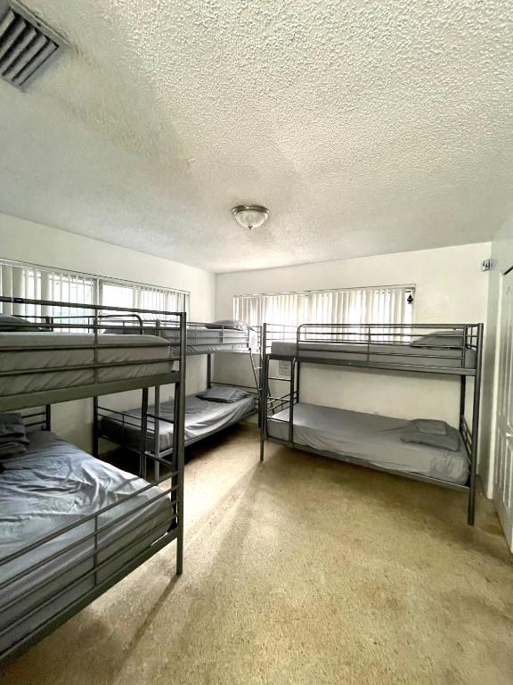 Postel nebo postele na pokoji v ubytování Miami House