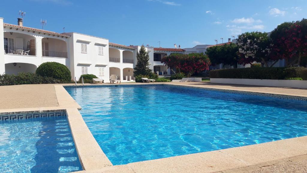 The swimming pool at or close to Precioso apartamento residencial con piscina