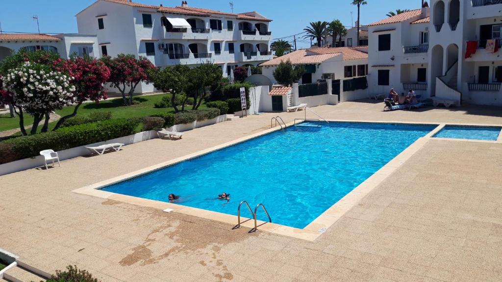 The swimming pool at or close to Precioso apartamento residencial con piscina