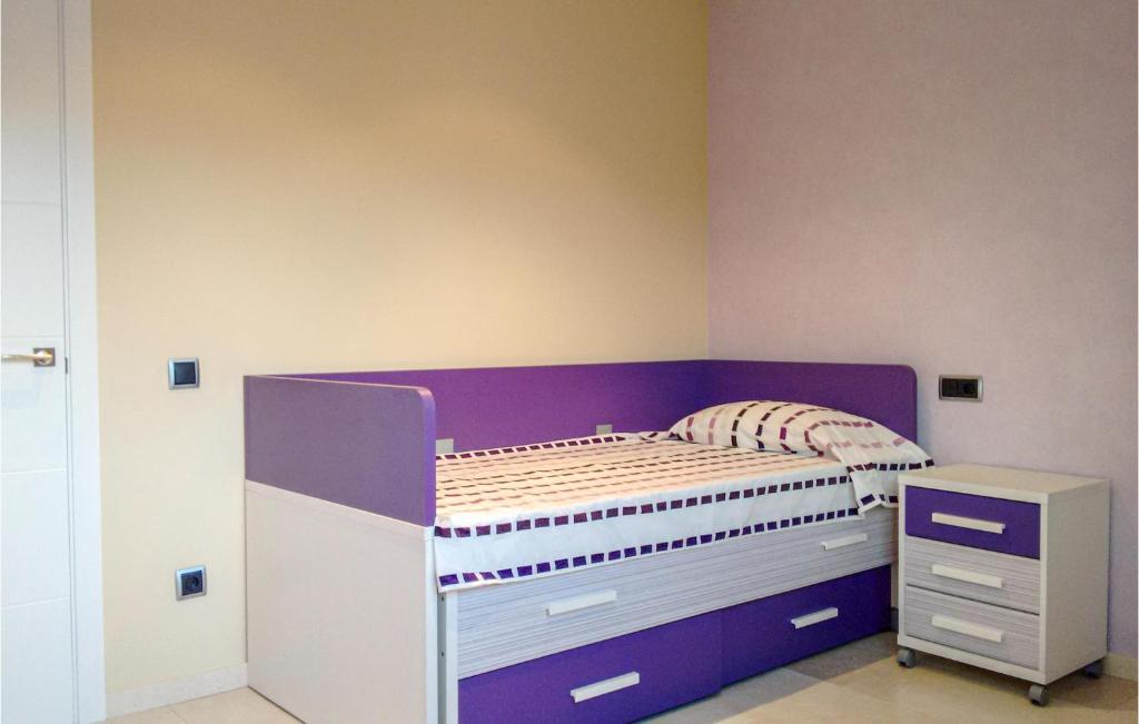 Posteľ alebo postele v izbe v ubytovaní 3 Bedroom Lovely Home In Cabra Del Camp