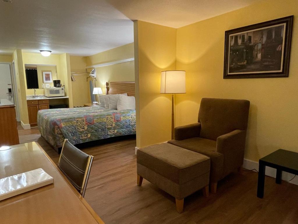 Postel nebo postele na pokoji v ubytování Marina Inn Des Moines / SeaTac