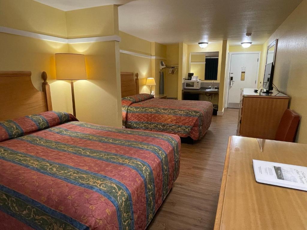 Postel nebo postele na pokoji v ubytování Marina Inn Des Moines / SeaTac
