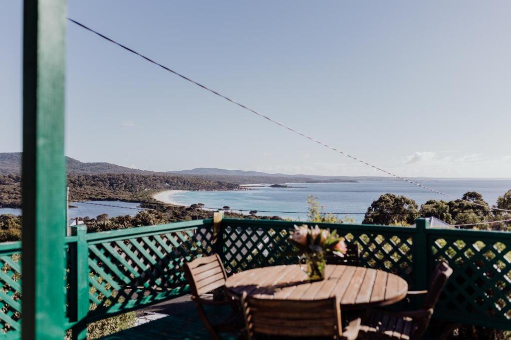 Holiday home Wombat Mansion Views Shack Life at Binalong Bay