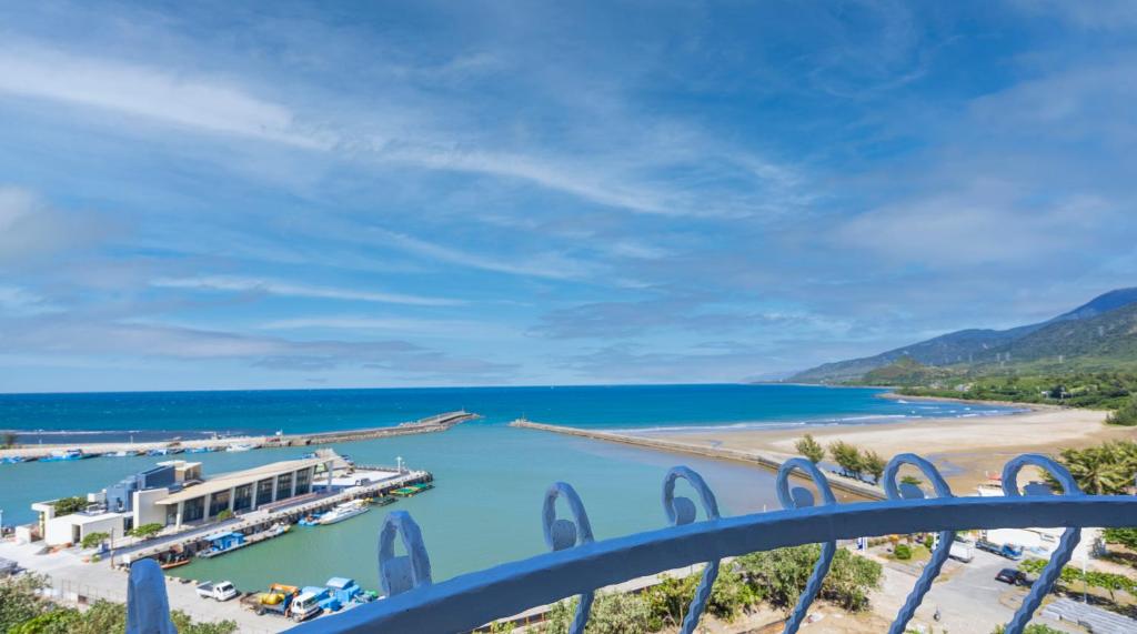 a view of the beach from a bridge at Kenting Long Beach Hotel in Checheng