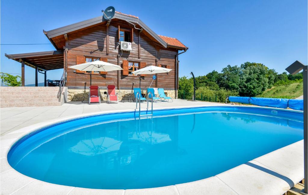 Bazén v ubytování Beautiful Home In Jarek Habekov With Sauna, Wifi And Outdoor Swimming Pool nebo v jeho okolí