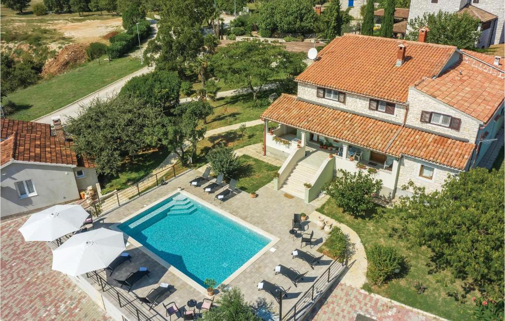 Basen w obiekcie Cozy Apartment In Pilkovici With Wifi lub w pobliżu