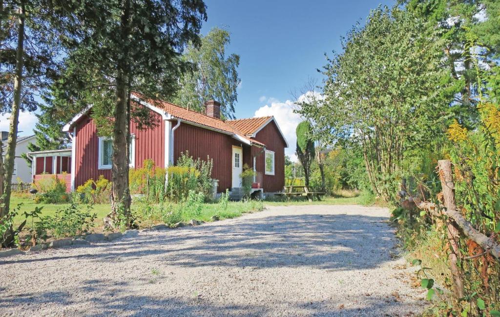 een rood huis met een weg ervoor bij Amazing Home In Bromlla With 3 Bedrooms, Sauna And Wifi in Bromölla
