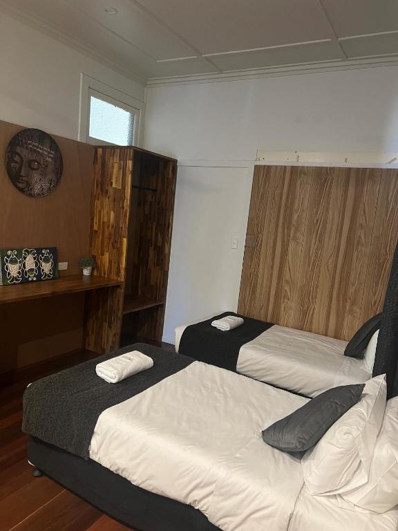 Postel nebo postele na pokoji v ubytování Gin Gin Budget Accommodation