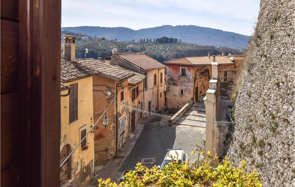 uma vista de uma cidade a partir de um edifício em Stunning Home In Poggio Nativo With 4 Bedrooms em Poggio Nativo