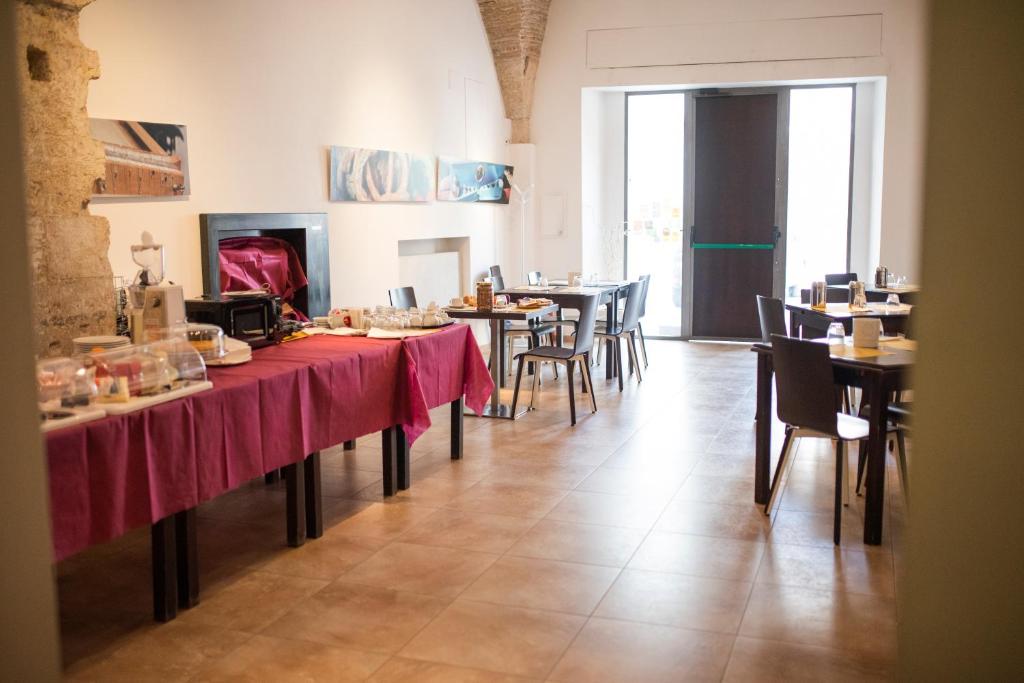 TV a/nebo společenská místnost v ubytování Albergo Ristorante del Cacciatore