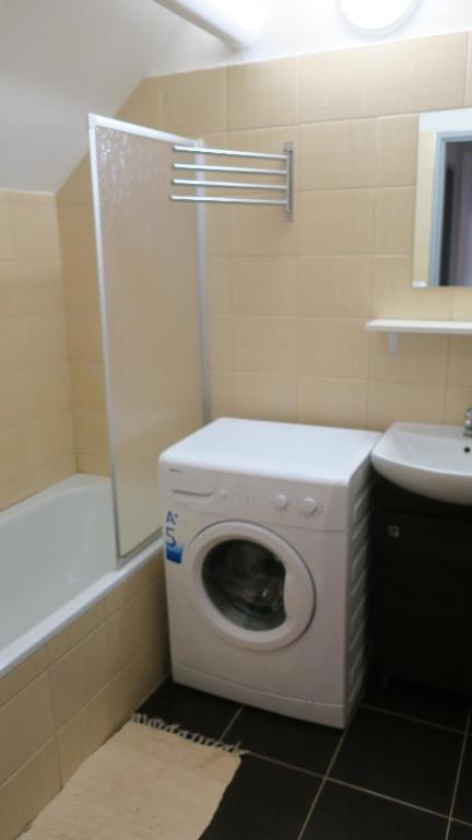 Koupelna v ubytování Apartmány Obora