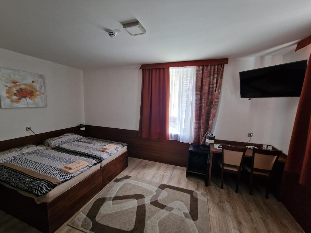 Postel nebo postele na pokoji v ubytování Penzion PKO Nitra