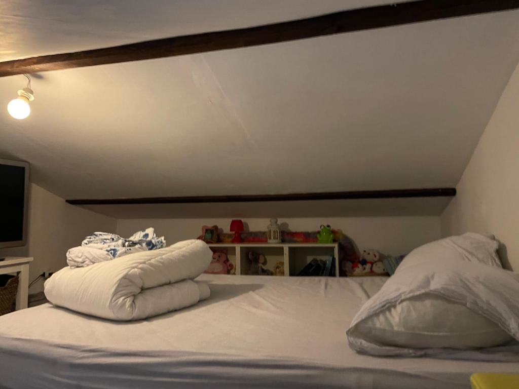 Postel nebo postele na pokoji v ubytování Maison avec jardin Crest