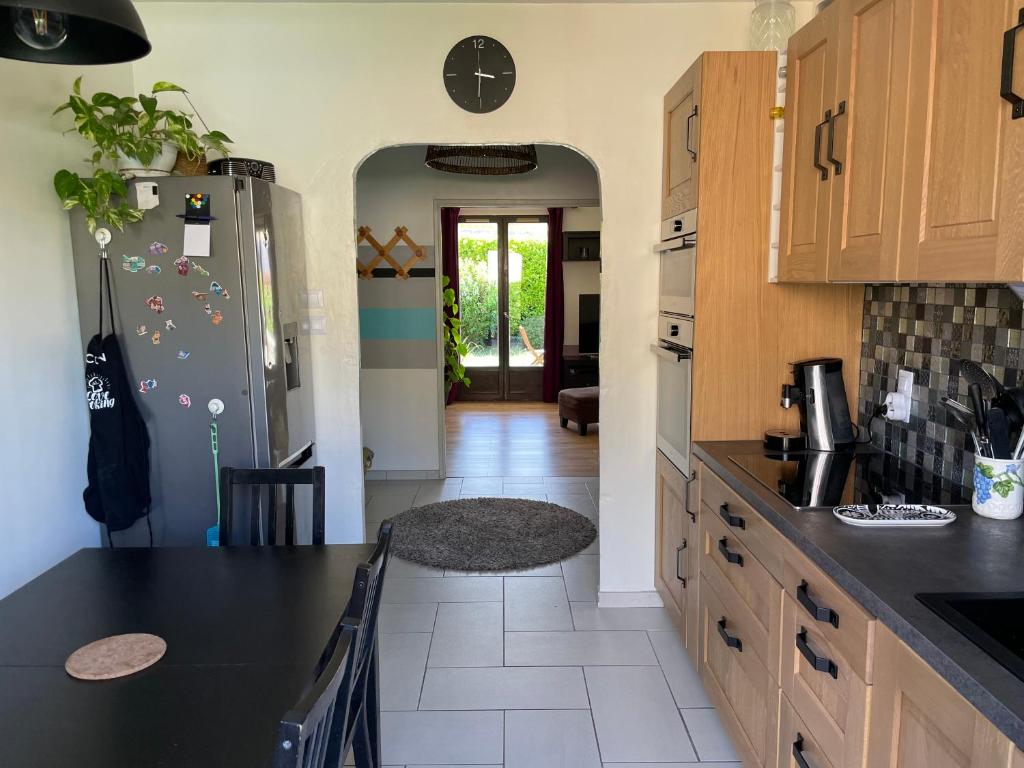 Kuchyň nebo kuchyňský kout v ubytování Maison avec jardin Crest