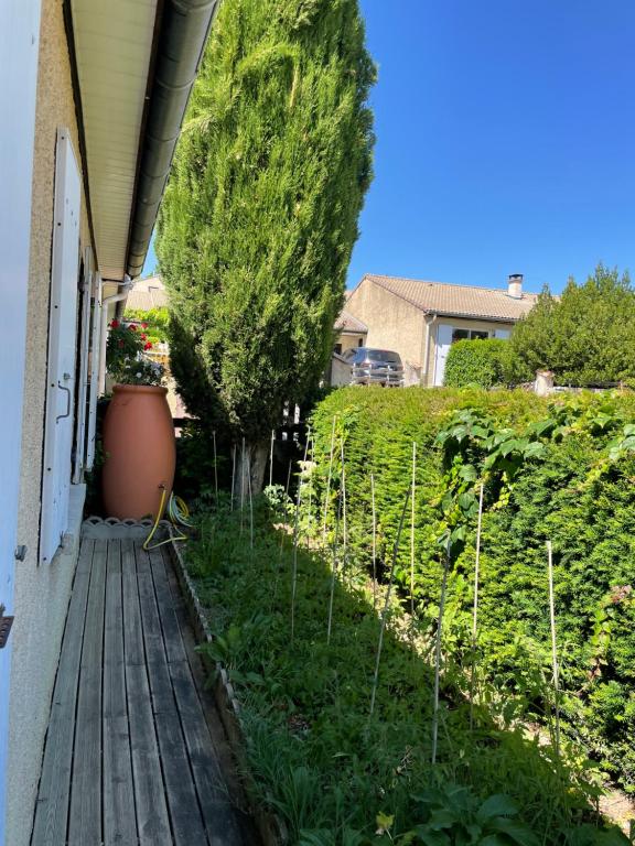 Zahrada ubytování Maison avec jardin Crest