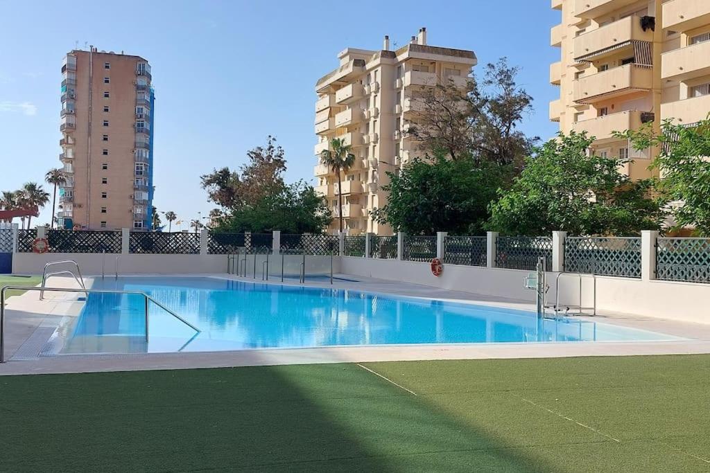Fotografie z fotogalerie ubytování Elegante alojamiento con piscina a 200 m del mar. v destinaci Benalmádena