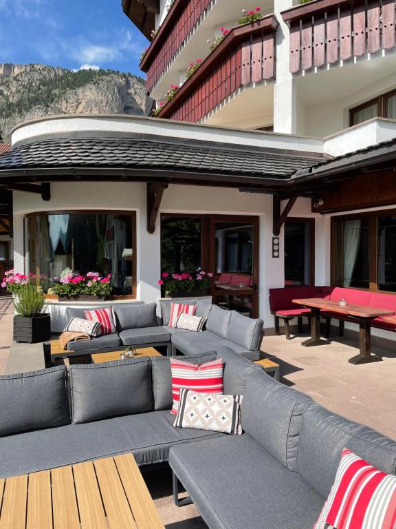 Nespecifikovaný výhled na hory nebo výhled na hory při pohledu z hotelu