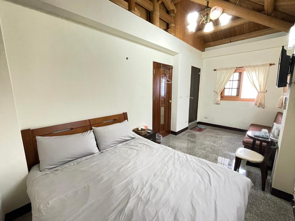 Postel nebo postele na pokoji v ubytování 芹壁山城民宿 Chinbe Hill Village House B&B