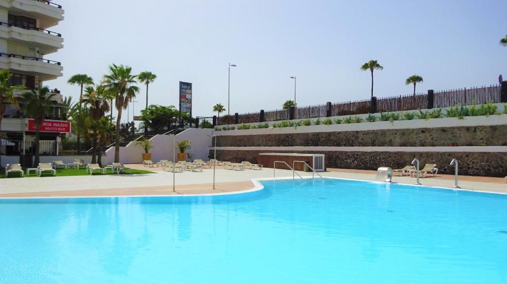 a large blue swimming pool in a building at OHMYHOST360 - Dream Home Holidays in Playa del Ingles