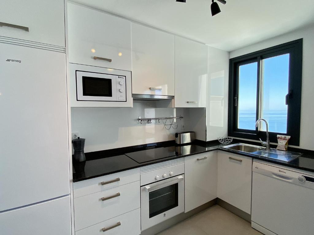 Kuchyňa alebo kuchynka v ubytovaní Terrazas de Ladera Duplex 5 Casasol