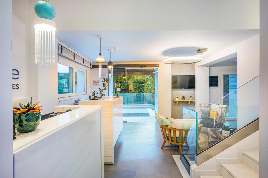 Kuchyňa alebo kuchynka v ubytovaní Mirablue Luxury Residences
