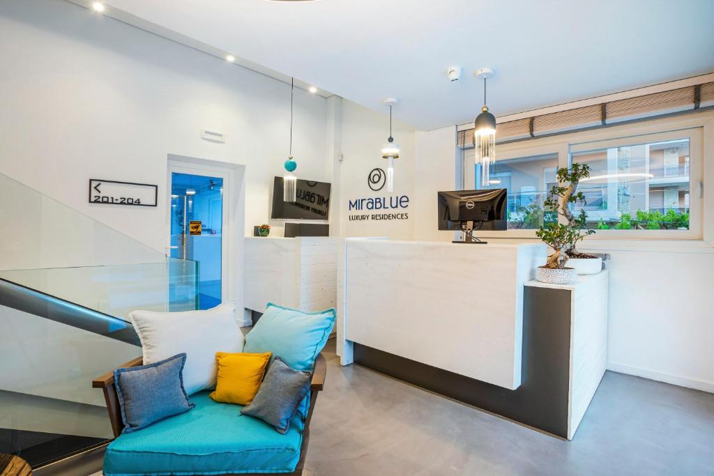 Kuchyňa alebo kuchynka v ubytovaní Mirablue Luxury Residences