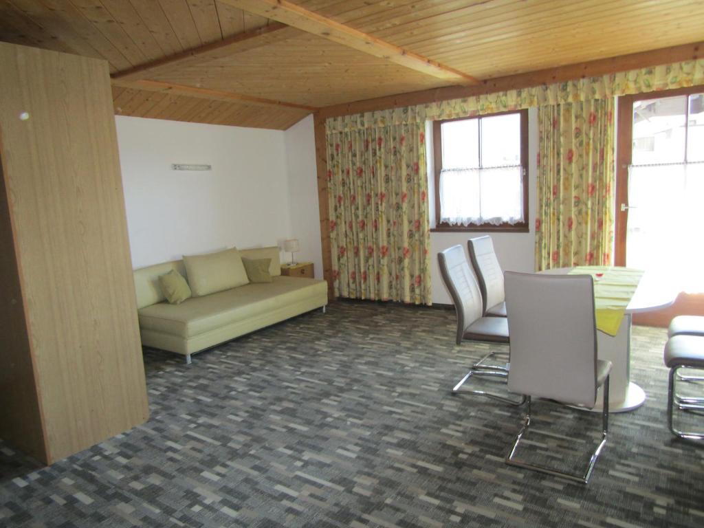 Posedenie v ubytovaní Appartements Grüner