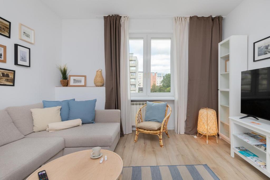 Televízia a/alebo spoločenská miestnosť v ubytovaní Marina Corner Apartment Gdynia by Noclegi Renters