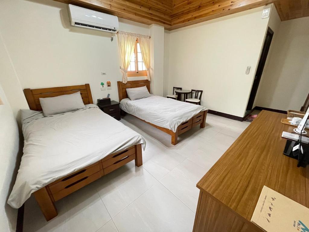 Postel nebo postele na pokoji v ubytování 芹壁山城民宿 Chinbe Hill Village House B&B