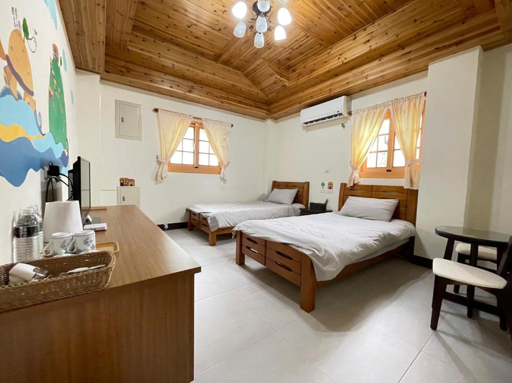 Postel nebo postele na pokoji v ubytování 芹壁山城民宿 Chinbe Hill Village House B&B