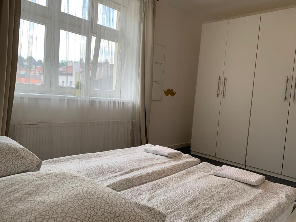 Posteľ alebo postele v izbe v ubytovaní Little Tom Apartments