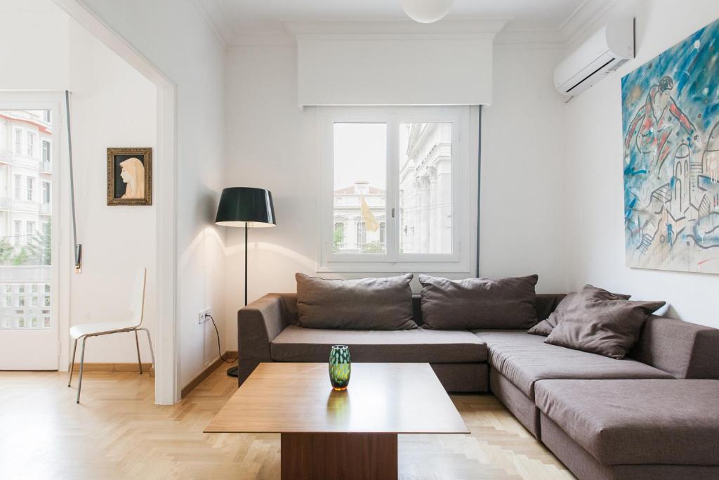 Elegant 2 Bedroom 2 Bathroom Apartment in Athens Vibrant Centre! VL5