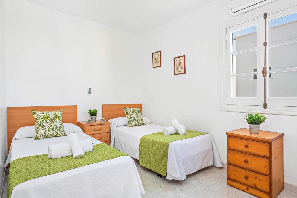 Łóżko lub łóżka w pokoju w obiekcie Villa Sunflower by Villa Plus