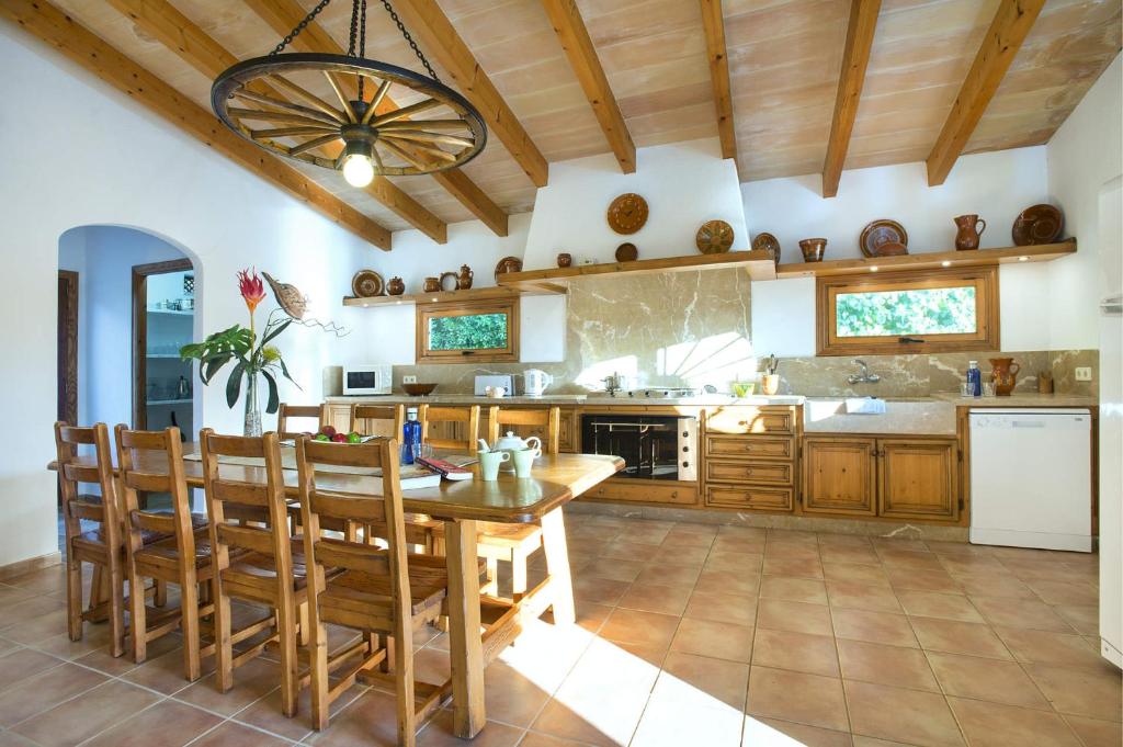 Kuchyň nebo kuchyňský kout v ubytování Villa Busqueroles by Villa Plus