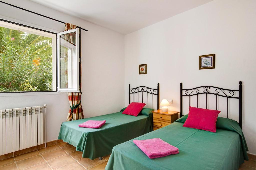A bed or beds in a room at Villa Jose by Villa Plus