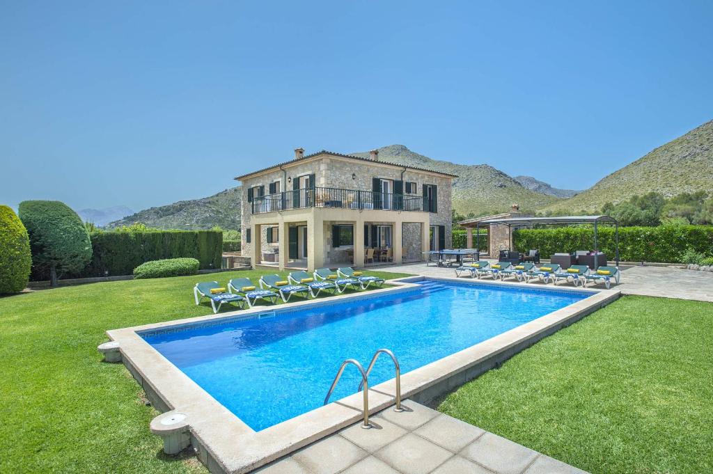 Bazén v ubytování Villa Illa Petita by Villa Plus nebo v jeho okolí