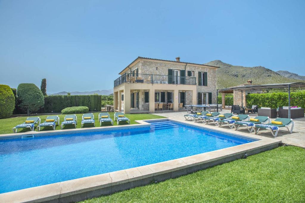 Bazén v ubytování Villa Illa Petita by Villa Plus nebo v jeho okolí
