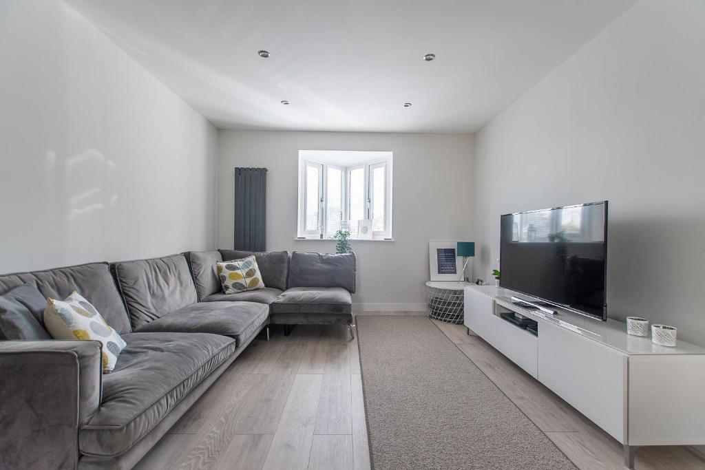 a living room with a couch and a flat screen tv at Chi Lowen in Carbis Bay