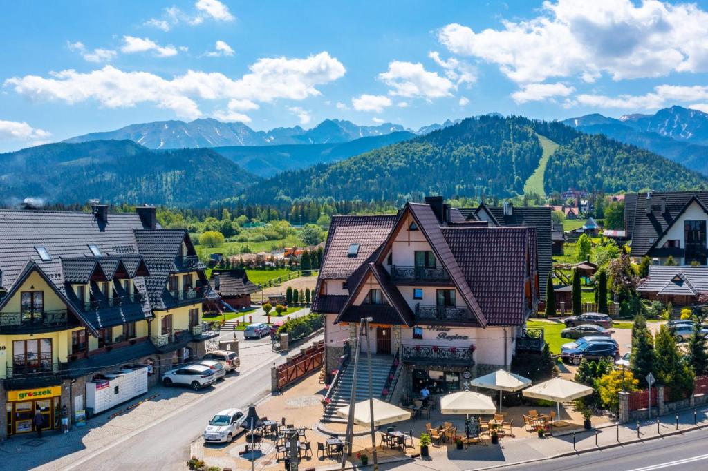 Výhľad na hory alebo výhľad na hory priamo z of the bed and breakfast