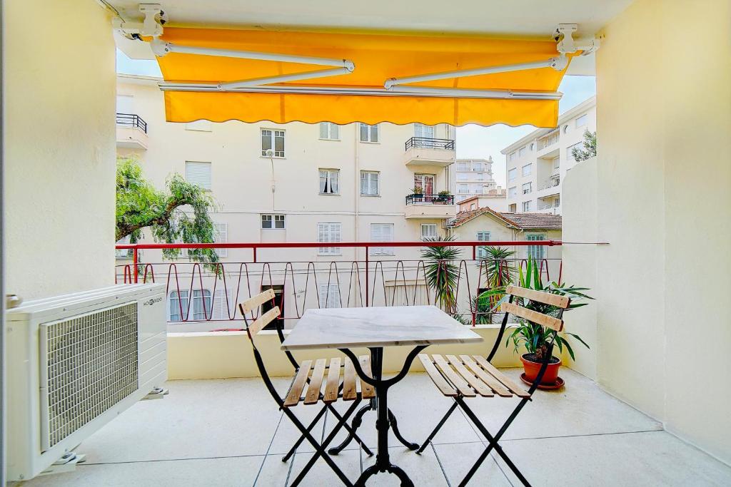 Balkón alebo terasa v ubytovaní 2 bedroom luxury flat with Balcony Cannes Center