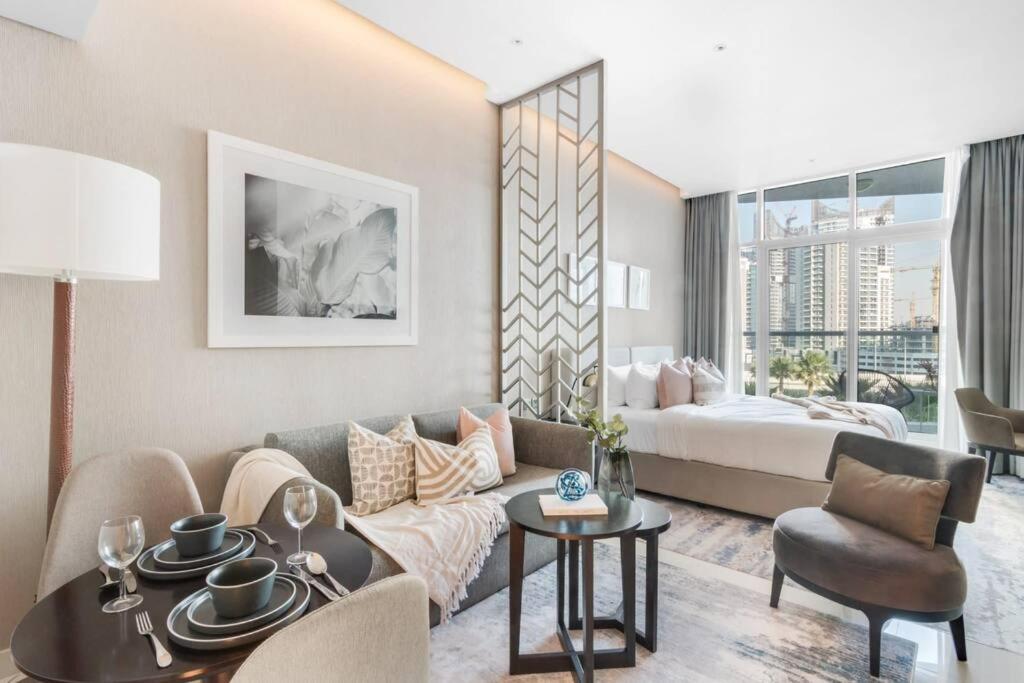 GuestReady Modern and tastefully furnished apartment in Business Bay