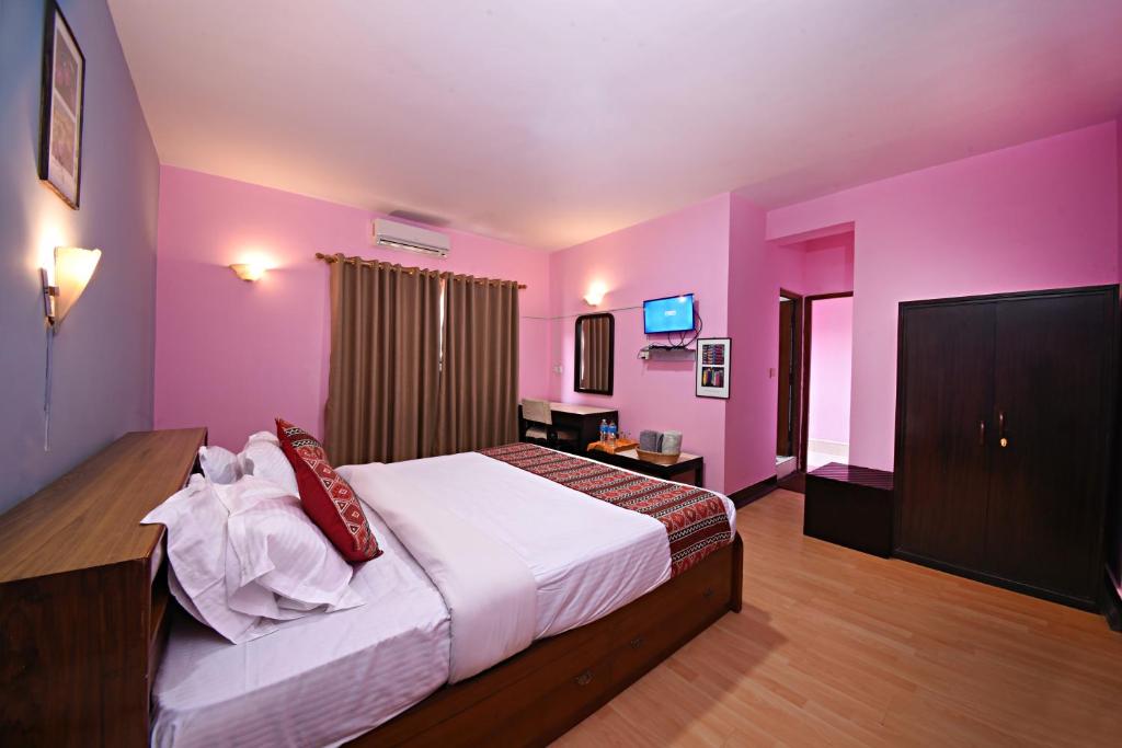 TV a/nebo společenská místnost v ubytování Sacred Boutique Hotel