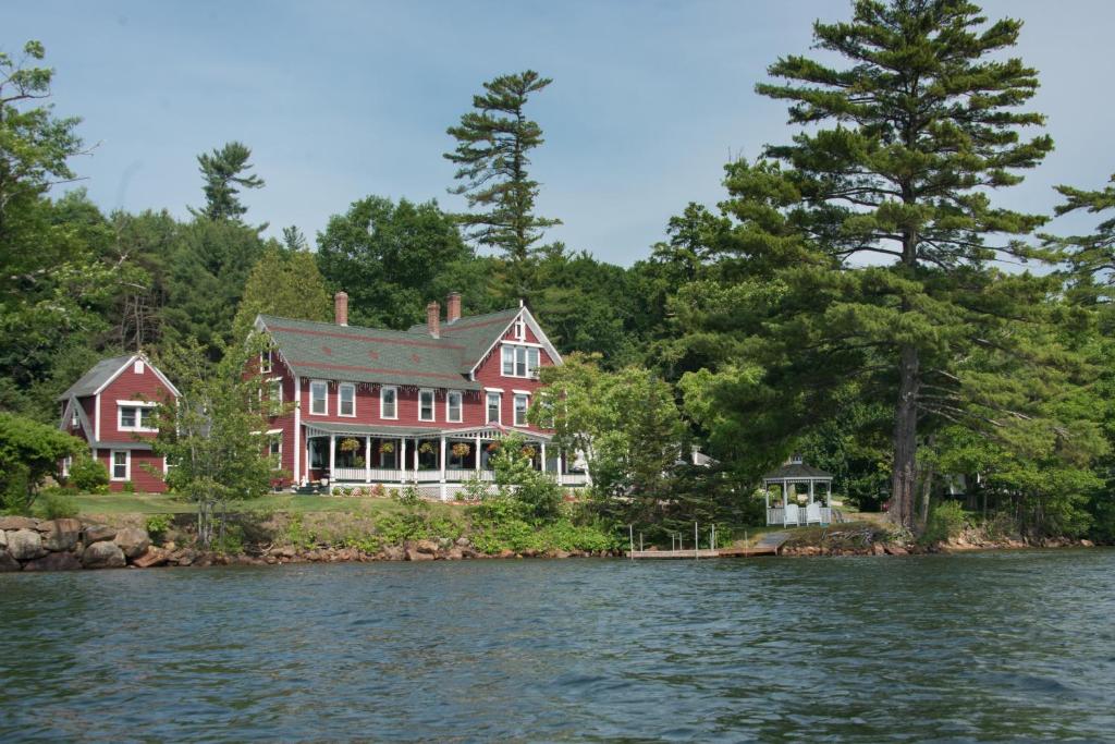 Visit NH : The Lake House at Ferry Point